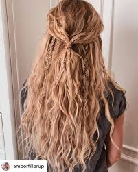 Timeless Beach Waves Are The Perfect Summer Hairstyle Rock Your Summer With 15 Incredibly Cute And Super Easy S In 2020 Hair Styles Summer Hairstyles Long Hair Styles