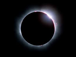 This can occur only when the sun, earth, and moon are exactly or very closely aligned (in syzygy) with earth between the other two, which can only happen the night of a full moon. Report About The Solar Eclipse On August 11 1999 Eso Osterreich