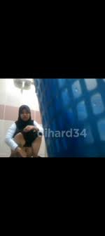 WC voyeur: Ngintip cewek jilbab pipis - ThisVid.com