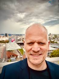 Toni Juhl's Instagram, Twitter & Facebook