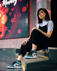 Terinspirasi Lahirnya Pakaian Turtleneck, Najwa Shihab Ajak Perempuan  Berani Bersuara : Okezone Tren