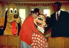 Michael Jackson Et Les Personnages Disney On Michael Jackson S Footsteps Michael Jackson Wallpaper Michael Jackson Michael Jackson Pics