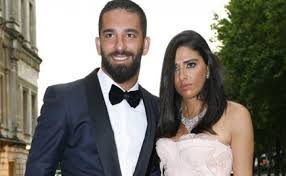 Turan, diziye olan sevgisini instagram'a 'tespihleri. Arda Turan In Esi Aslihan Dogan Kimdir Aslihan Dogan Nerelidir Kac Yasindadir
