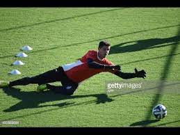 Goalkeeper Training Thibaut Courtois Training Chelsea And The Belgi Goalkeeper Training Soccer Training Soccer Coaching