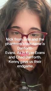 Julie and The Phantoms Book in Greek