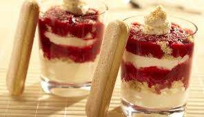Luftige Mascarponecreme Trifft Auf Fruchtige Himbeeren Das Dessert Von Maggi Jetzt Ausprobieren Himbeer Tiramisu Rezepte Fruhstuck Dessert