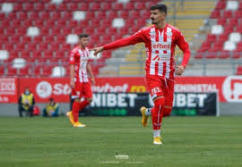 Gruparea uta arad a prezentat, luni, alte două achiziţii, fundaşul brazilian erico da silva şi numărul transferurilor efectuate de uta arad, după promovarea în liga i, a ajuns la cinci, după achiziţionarea. Uta Se Desparte De Sase JucÄƒtori Balint A RenunÅ£at Si La Unul Din Golgheterii Echipei