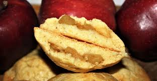 La composta di mele è un buonissimo dessert leggero e nutriente ingredienti: Frollini Farciti Con Composta Di Mele I Miei Cuor Di Mela Fatti In Casa
