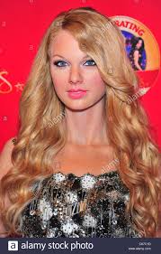 Taylor swift height and weight apart from her talent, she is yearned for her towering height and hourglass figure. Taylor Swift Wachsfigur Taylor Swift Bei Einem Offentlichen Auftritt Fur Taylor Swift Wachs Figur Enthullung Bei Madame Tussauds Madame Tussauds New York New York Ny 27 Oktober 2010 Foto Von Kristin Callahan Everett