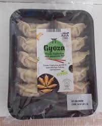 Der teig hat jetzt rund 160 g und wird in 16 stücke zu 10 g geteilt. Aldi Asia Green Garden Gyoza Gemuse Blogtestesser