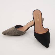Dont Miss Out On These Deals On Clarks Collection Womens