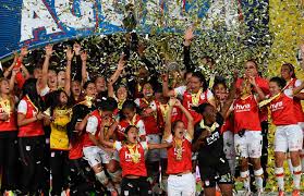 05.11.2021 · el femenino fue una categoría que comenzó a manera de encuentros amistosos, en la temporada 2019. Santa Fe Grita Campeon En El Futbol Femenino Colombiano Con Asistencia Record Conmebol