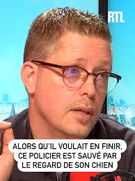 Christophe, ancien policier à la BAC, témoigne au micro de "Héros" de son  parcours marquée par des années d'exposition à la violence et à la mort.  Après des années de souffrance silencieuse, il est ...