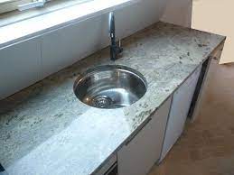 Que l'on recherche un plan de travail en granit pour une cuisine à l'ambiance moderne et minimaliste ou destiné à une ambiance plus industrielle et vintage, il existe. Granit Vert Eucaliptus Cuisine Paris Ile De France