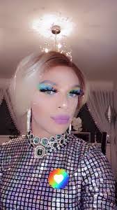 Nina Queen's Instagram, Twitter & Facebook