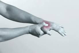 Tangan terbagi menjadi jari, telapak tangan, pergelangan tangan, lengan bawah atau forearm anda juga bisa memilih bahan antiselip agar pergerakan anda tidak terganggu ketika sedang berkeringat. Tangan