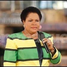 His first daughter serah is a lawyer by profession and married a south african last year. Tb Joshua Wife Photos Religion Nigeria