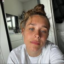 Carly Lee-Rowson (@carlylee.rowson) • Facebook, Connect with friends