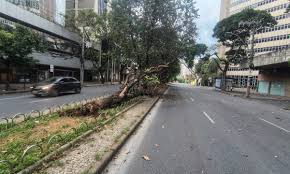 Alerta de vendaval mais que dobra e atinge 135 cidades de Minas