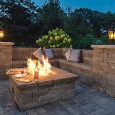 Kreieren Sie Ihren Eigenen Hotspot Fur Die Sommernacht Ideen Fur Die Gartengestaltung Lilly Is Love In 2020 Hinterhof Terrassen Designs Hintergarten Terassenideen