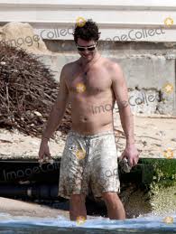 He is also a dj under the name dj hd. Photos And Pictures Take That S Howard Donald 42 Goes Shirtless On The Beach Showing Off His Toned Physique As He Collects Corals With His Daughter Grace 11 Donald Also Took A