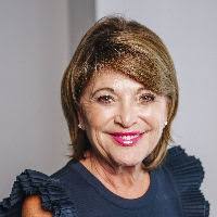 Carrie Swisher's Instagram, Twitter & Facebook