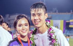 Discover top playlists and videos from your favorite artists on shazam! Bong Ä'a Chuyá»‡n Tinh Ä'áº¹p NhÆ° Cá»• Tich Cá»§a Duy Máº¡nh Vá»›i Cong Chua Toc May Quá»³nh Anh