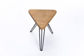 Sie haben die qual der wahl, hier finden sie diverse klappbare holzhocker. Dreieckshocker Design Hocker Aus Massivem Eichenholz Kaufen