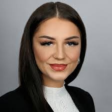 Valerie Carlin's Instagram, Twitter & Facebook