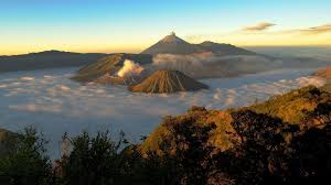 Gunung bromo di gambar uang jika melihat hamparan gunung pada uang rp5.000, berarti kamu sedang melihat pemandangan gunung bromo. Saat Sunrise Menyapa Di Gunung Bromo