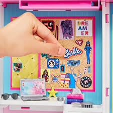 Más de 35 millones de jugadores de hasta 150 países visitan nuestros sitios web todos los meses. Barbie Armario De Ropa Muneca Con 25 Accesorios De Moda Mattel Gbk10 Munecas Y Accesorios Munecas Fashion Y Accesorios Yellowpimento Com