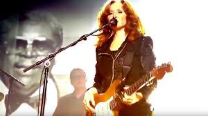 Bonnie Raitt, Gary Clark Jr. & Chris Stapleton Honor B.B. King With "Thrill  Is Gone" Tribute