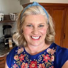 Dena Hyde's Instagram, Twitter & Facebook