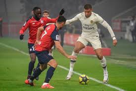 This structure would stay compact but would switch to a more aggressive press in two ocasssions. Football Ruckus Kylian Mbappe And Julian Draxler Both Fumed At The Referee In Tunnel After Lille 5 1 Psg