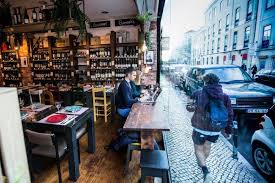 Directory of services close to rua saraiva de carvalho, lisbon (campo de ourique freguesía: Os Sabores A Provar Numa Das Mais Longas Ruas De Lisboa