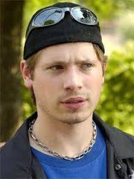 Rewatching Degrassi TNG right now and i just adore Ashley and Toby. They  were only step siblings but i felt like when in doubt, they were there for  each other... is it