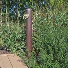 Gerade in größeren gärten sind mehrere, gut positionierte wasserzapfstellen für gießwasser sinnvoll. Garten Wasserzapfsaule Wzs1 Im Retro Look Mit Gratis Wasserhahn