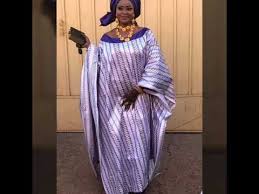 Voir plus d'idées sur le thème model bazin femme, mode africaine. Modeles De Bazin Grand Boubou Tissu Africain Fashion Central Africa