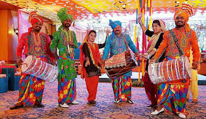 Bari Barsi Khatan Gaya Si Lyrics À¤¶ À¤¦ À¤ À¤µ À¤¬à¤¸ À¤à¤ Bari barsi song is from lockdown and is sung by raftaar and thaikuddam bridge (band). bari barsi khatan gaya si lyrics