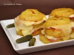 Pommes De Terre Au Four Au Fromage A Raclette Et Lard Fume Recette Recettes De Cuisine Pomme De Terre Au Fromage Pomme De Terre Au Four