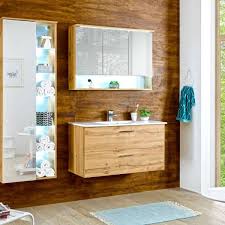 Eine schöne alternative zu naturstein und fliesen ist ein hochwertiger holzboden. Holz Im Bad Schon Naturlich Aber Geht Das Gut Segmuller Einrichtungshaus