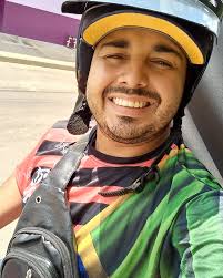 Reconhecimento vem de Deus, do próximo eu não espero nada, nem  consideração!!! 👊😃