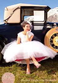 Pin By E V A On Will Ya Marry Me 3 Modest Wedding Gowns Wedding Gowns Vintage Tea Length Wedding Dress
