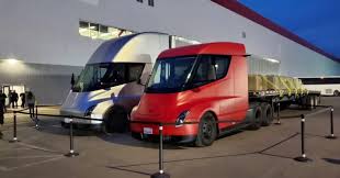 The futuristic pickup truck that also looks the part. Tesla Semi Electric Truck Production To Start With Limited Volumes In 2020 Electrek