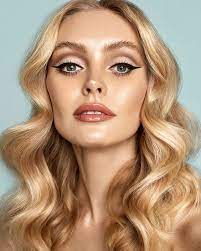 10 Gorgeous Ways To Jump On The 60s Beauty Bandwagon 70s Hair And Makeup 60s Makeup And Hair Disco Makeup