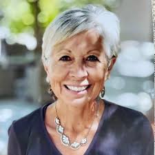 I had the honor of attending my first Heritage Pointe Annual Luncheon  yesterday. Hats off to Beth Slavin, Director of Philanthropy and Major  Gifts for organizing a successful event.