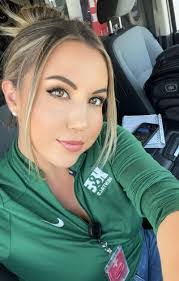 Shari Riddle's Instagram, Twitter & Facebook