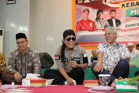 Gus miftah pun mengikuti gaya berpikir deddy menjawab semua pertanyaan agama yang diberikan. Dialog Dengan Milenial Ganjar Dan Gus Miftah Saling Sindir