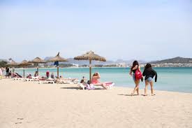 Maybe you would like to learn more about one of these? Mehr Liegen Und Sonnenschirme Am Strand Von Alcudia Geplant