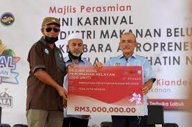 Di malaysia, sebuah badan telah ditubuhkan untuk menjaga kebajikan nelayan iaitu persatuan nelayan (pn). Rm3 Juta Akan Disalur Baik Pulih 200 Rumah Nelayan Di Beluran Kiandee Utusan Borneo Online